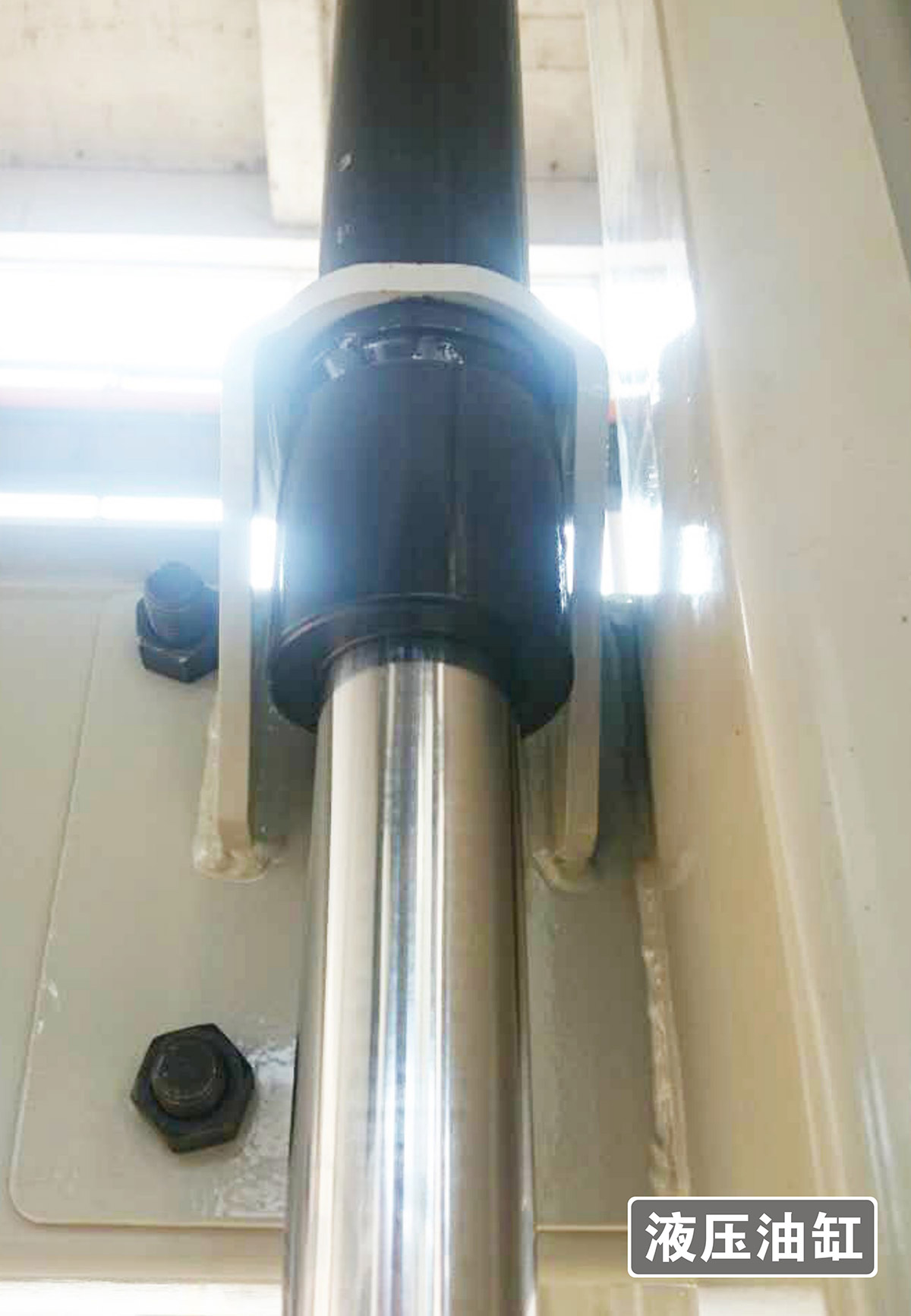 机械停车PJS两柱简易升降立体车库设备液压油缸.jpg